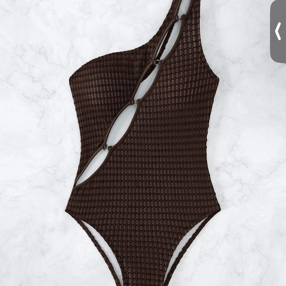Cut out one shoulder swimsuit